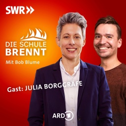 Julia Borggräfe und Bob Blume auf dem Podcast-Cover von &#034;Die Schule brennt - Mit Bob Blume&#034;
