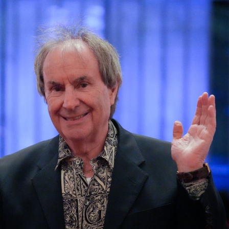 Der Sänger Chris de Burgh, aufgenommen im Admiralspalast kurz vor der Berlin-Premiere des Musicals "Robin Hood" (Aufführung in Berlin vom 10. bis 20.04.2024)