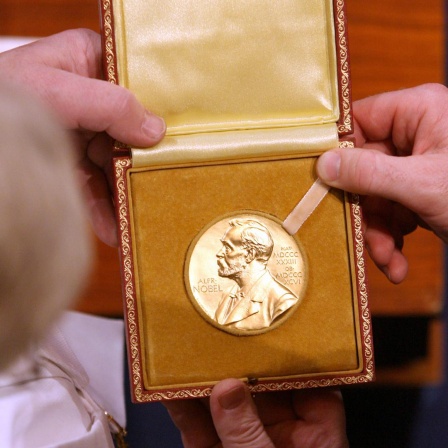 Medaille mit dem Konterfei von Alfred Nobel.