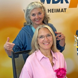 Carla Berling und WDR 4-Moderatorin Heike Knispel im Studio