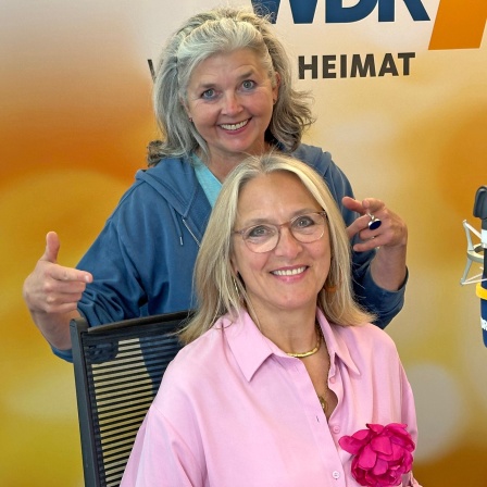 Carla Berling und WDR 4-Moderatorin Heike Knispel im Studio