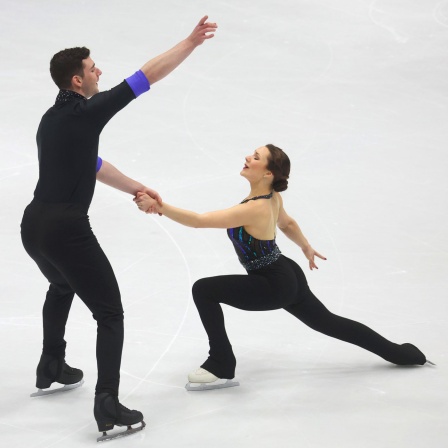 Eiskunstlauf: Deutsche Meisterschaft, Paare, Kurzprogramm. Annika Hocke und Robert Kunkel auf dem Eis.