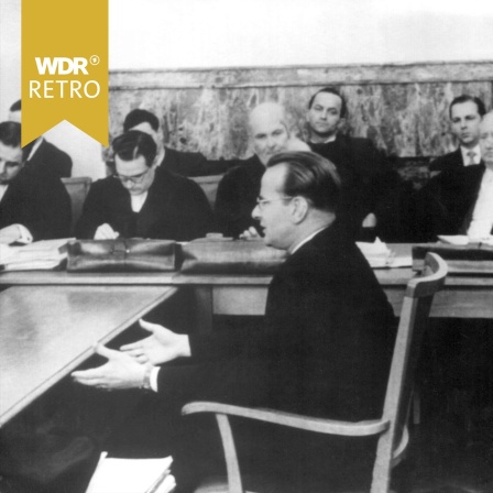 Blick in den Gerichtssaal in Arnsberg während einer Zeugenvernehmung am 21.1.1958