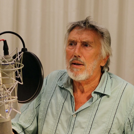Schauspieler Christian Brückner bei Aufnahmen zum Hörspiel "Audiobiografie" von Alfred Behrens am 25.10.2016 im MDR Hörspielstudio in Halle