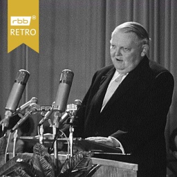 Ludwig Erhard bei der Eröffnung der Industieausstellung 1959