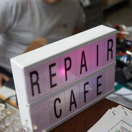 Im Repair-Cafe werden Elektrogeräte repariert