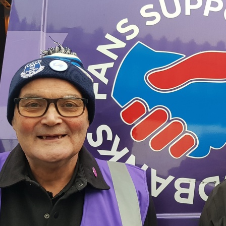 Die Gründer von "Fans Supporting Foodbanks" Dave Kelly (li, FC Everton) und Ian Byrne (re, FC Liverpool)