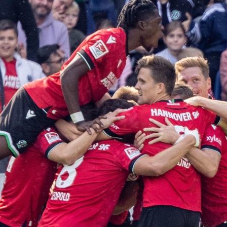 Hannover 96 jubelt nach dem 1:0 gegen Wehen Wiesbaden
