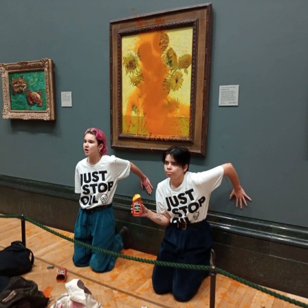Klimaprotestierende kleben sich an Kunstwerke