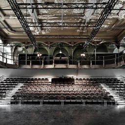 Der Zuschauerraum des Festsaals der Sophiensäle in Berlin, von der Bühne aus gesehen.