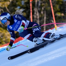 Forerunner Lindsey Vonn, of the United States, skis down the course before the training runs at the women's World Cup downhill race, Thursday, Dec. 12, 2024, in Beaver Creek, Colo. (AP Photo/Robert F. Bukaty)