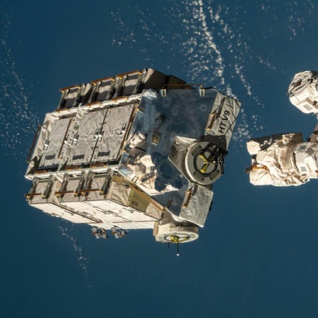 Die NASA lässt eine alte Batterie über Bord werfen. 