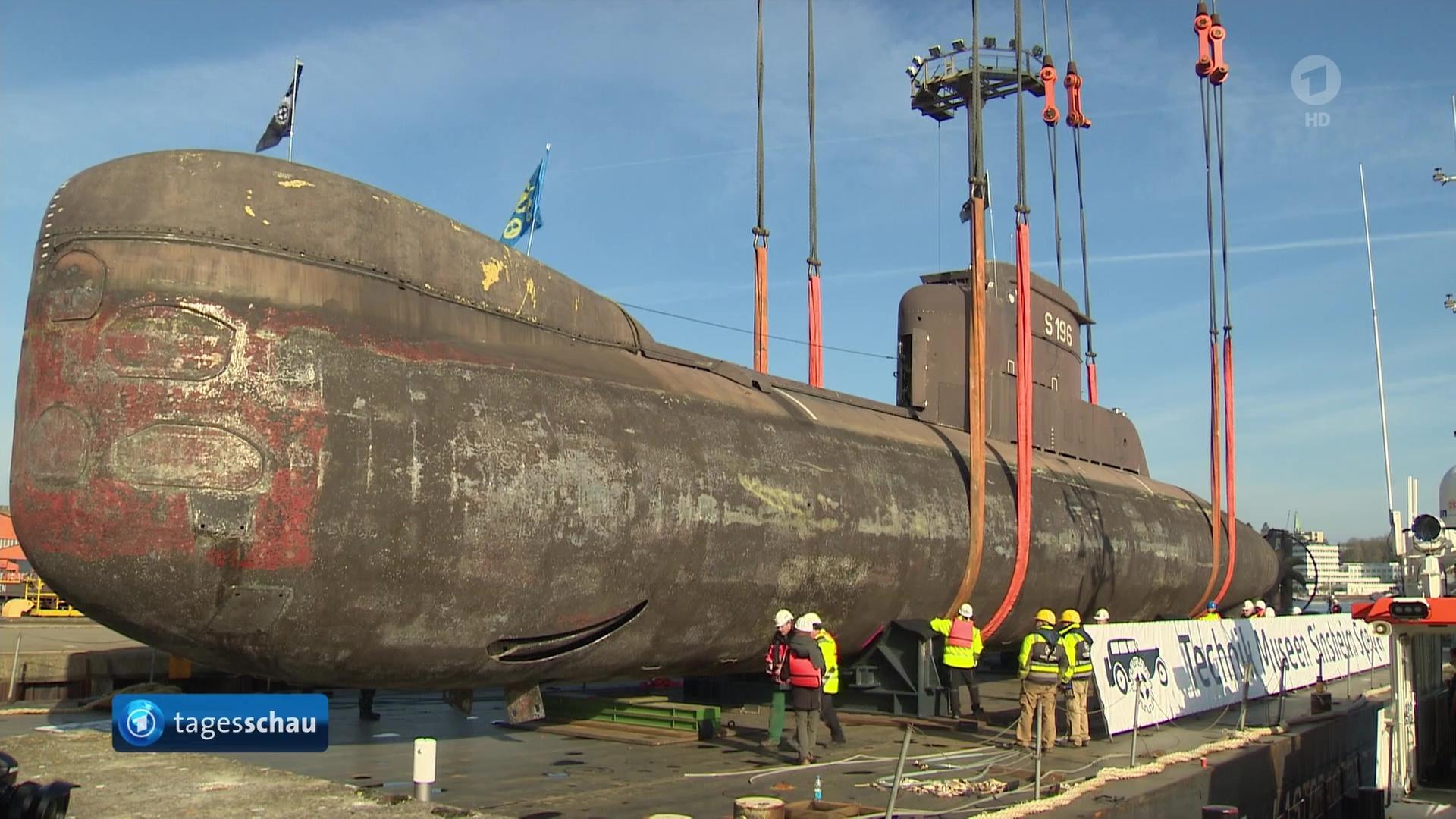 tagesschau Der lange Weg des UBoots 'U17' von Kiel nach Sinsheim ins