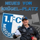 Logo des 1. FC Magdeburg mit Fanshopchef Andreas Müller.
