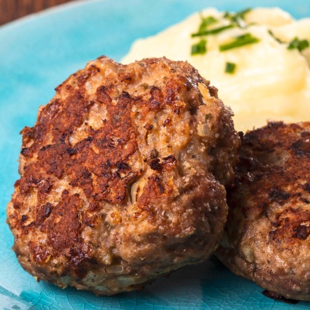 Frikadellen mit Senf und Kartoffelbrei