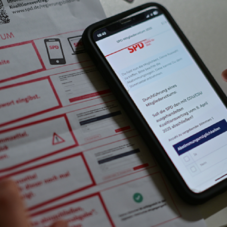 Smartphone mit Mitgliederbefragung SPD 