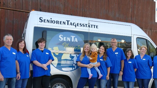 Mitarbeiter der Seniorentagesstätte Senta Hoagartn in Poppenberg. | Bild: BR / Isarflimmern