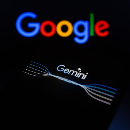 "Gemini"-Logo auf einem Display mit Google Logo
