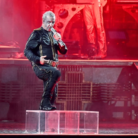 Till Lindemann bei einem Konzert der Band "Rammstein"