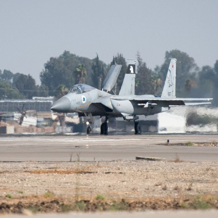 F15-Kampfjets der israelischen Luftwaffe bereiten sich auf den Start zu einem Einsatz vor.
