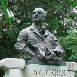 Eine Büste aus Bronze des österreichischen Komponisten Anton Bruckner im Stadtpark in Wien.