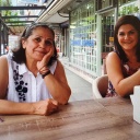 Mariam Claren  (rechts) mit ihrer Mutter Nahid