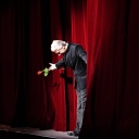 John Neumeier, Intendant vom Hamburg Ballett, verneigt sich am Sonntag (22.04.2012) nach einer Ballettmatinee anlässlich der Preisverleihung mit dem Gustav-Gründgens-Preis im Schauspielhaus in Hamburg auf der Bühne.