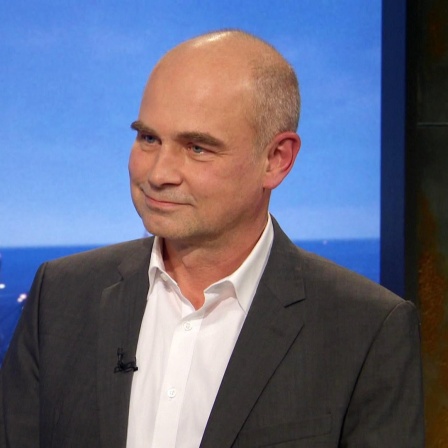 Professor Jürgen May, neuer Leiter am Bernhard-Nocht-Institut, im Interview mit dem Hamburg Journal des NDR Fernsehens.