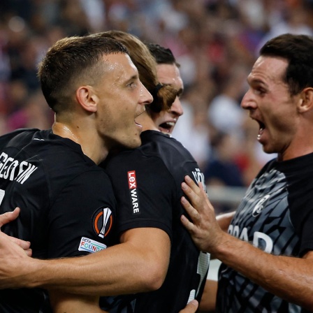 Der SC Freiburg freut sich über den frühen Treffer gegen Olympiacos