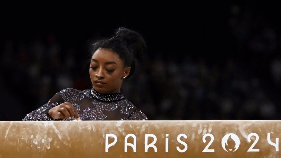 Sportschau Olympia 2024 - Die übung Von Simone Biles Am Schwebebalken