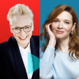 Links: Bärbel Schäfer vor einem roten Bildschirm; rechts: Karoline Herfurt vor einem blaune Hintergrund