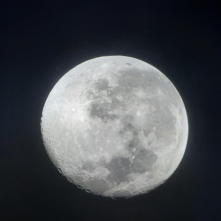 Aufnahme vom leuchtenden Vollmond