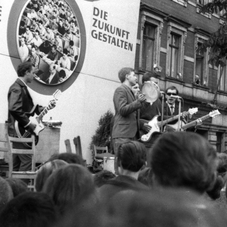 Freiluft-Konzert in Karl-Marx-Stadt (heute Chemnitz) in der DDR Mitte der 1960er-Jahre.