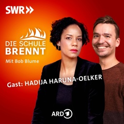 Hadija Haruna-Oelker und Bob Blume auf dem Podcast-Cover von &#034;Die Schule brennt - Mit Bob Blume&#034;