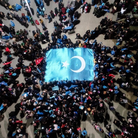 Ein Drohnenfoto zeigt, wie sich Tausende Menschen an der Fatih-Moschee in Istanbul versammeln, um an einer Demonstration gegen die Verfolgung der Uiguren in Xinjiang durch China teilzunehmen (Symbolbild)