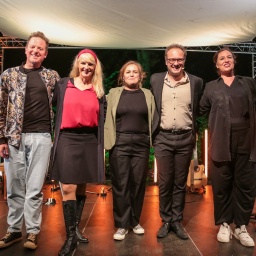 OpenAir-Bühne mit allen Gästen: Eva Eiselt; Martin Zingsheim; Barbara Ruscher; René Sydow; Fee Badenius - Abschlussfoto