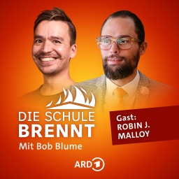 Robin J. Malloy und Bob Blume auf dem Podcast-Cover von &#034;Die Schule brennt - Mit Bob Blume&#034;