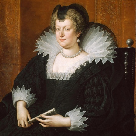 Ein Gemälde von Maria de’ Medici in einem schwarzen Kleid mit weißen Details am Kragen und an den Ärmeln