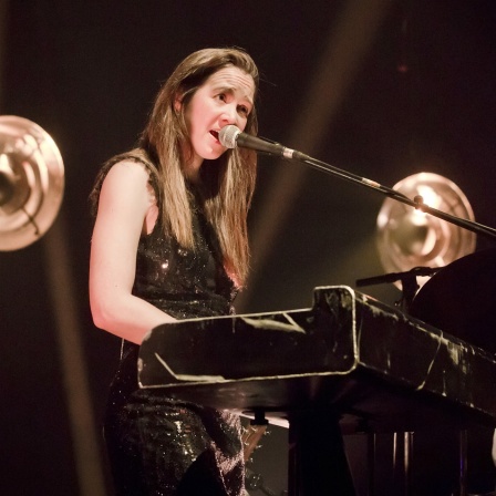 Die Schweizer Sängerin Sophie Hunger bei einem Konzert im Jahr 2019.
