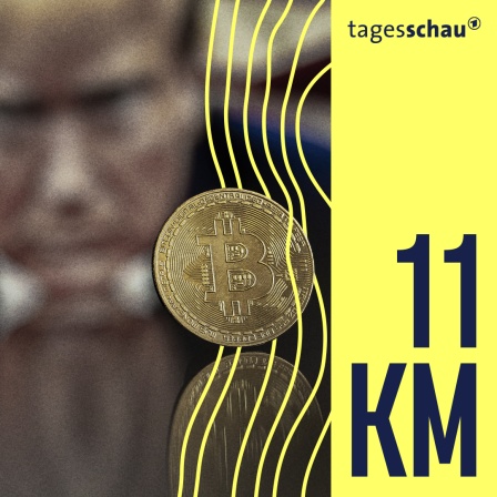 Ein symbolischer Bitcoin vor Donald Trumps Gesicht. 