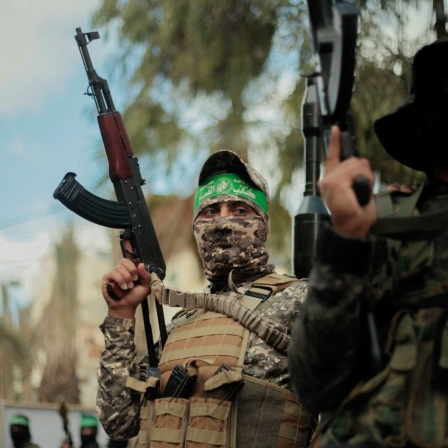 Bewaffnete und maskierte Hamas-Kämpfer (Archivbild)