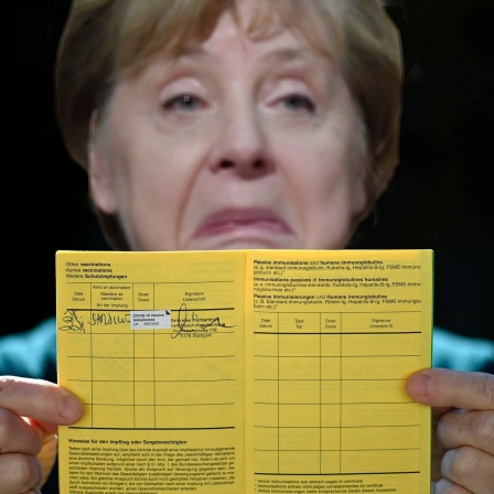Merkel beim Impfen
