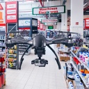 Drohne im Baumarkt