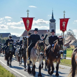 Die Tradition des Osterreitens wird in der sorbischen Oberlausitz seit mehr als fünf Jahrhunderten gepflegt.