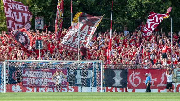 Sportschau - Wegen Rassismus - Stadionsprecher Wendet Sich An Die Fans