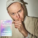 Porträt und Buchcover_Max Richard Leßmann "Liebe in Zeiten der Follower"_foto: Julia von der Heide/Verlag Kiepenheuer & Witsch