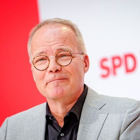 Matthias Miersch, SPDGeneralsekretär, gibt im Willy-Brandt-Haus das  Ergebnis des Mitgliedervotums für die Koalition von CDU, CSU und SPD bekannt.