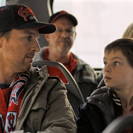 Florian David Fitz (l) als Mirco und Cecilio Andresen als Jason in einer Szene des Films «Wochenendrebellen» (undatierte Filmszene)