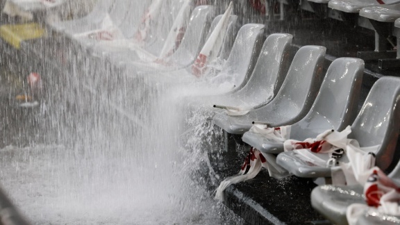 Sportschau Uefa Euro 2024 - Kurz Vor Spiel - Stadion In Dortmund Steht Unter Wasser