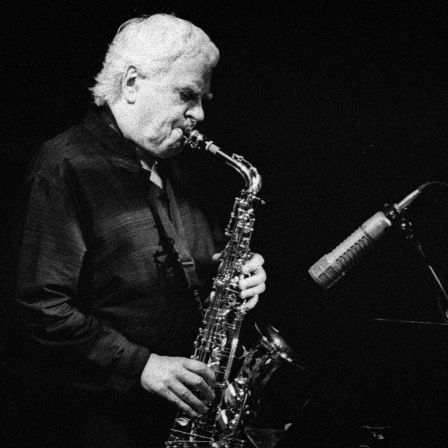 Charlie Mariano beim Brecon Jazz Festival im Jahr 2002.